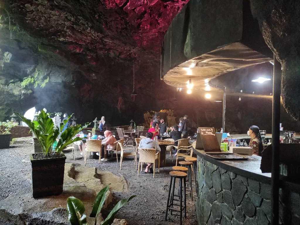 Restoran Unik dengan Konsep Anti-Mainstream yang Lagi Viral di 2025